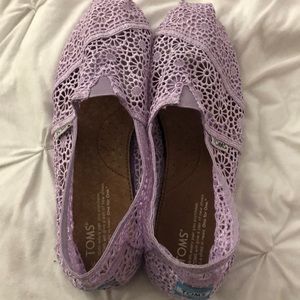 NWOT women’s lace Tom’s slip-ons